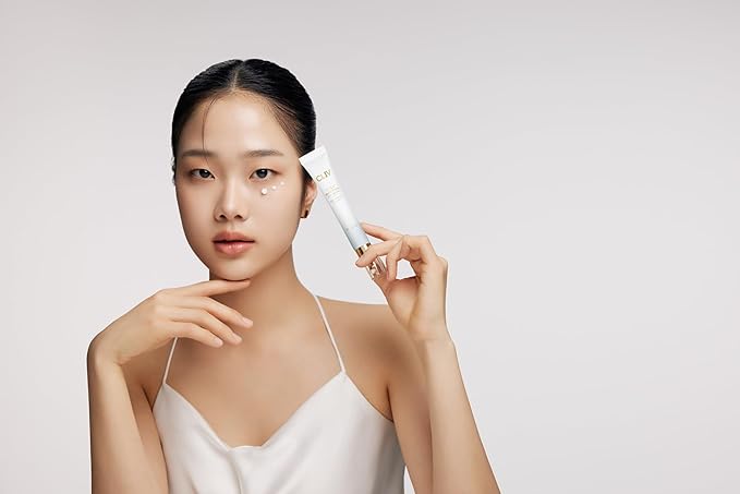 Vita C Brightening Eye Cream | 77% Lemon Water & Niacinamide | Dull Eye Area & Tired Skin Treatment | Special applicator for the eye area (0.67 fl oz, 20ml)